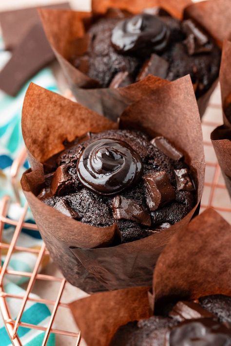 Not only did the Olympics bring us endless athletic entertainment, but it also brought us a social media storm of viral Olympic Chocolate Muffins! These moist, chocolaty homemade muffins are loaded and topped with chocolate chunks, complete with a hot fudge center. No wonder the internet's going crazy for a bite of them! Olympics Chocolate Muffins, Olympic Chocolate Muffin Recipe, Olympic Chocolate Muffin, Olympic Muffins, Brunch Muffins, Homemade Hot Fudge, Chocolate Muffin Recipe, Chocolate Muffin, Chocolate Wine