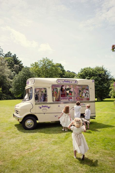 Wedding Food Catering, Prosecco Van, Food Truck Wedding, English Garden Wedding, English Summer, Food Catering, Ice Cream Van, Vintage Ice Cream, Catering Food