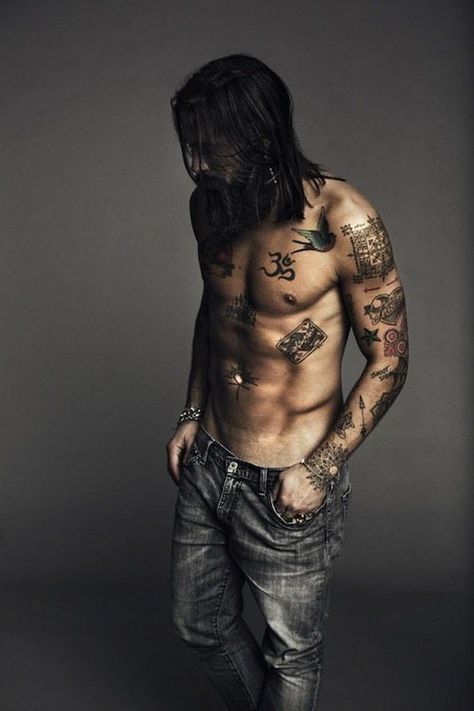 Sexy Tattooed Guys Man With Tattoos, Tatto Boys, Bike Tattoos, Beard Tattoo, Estilo Hippie, Inked Magazine, Inked Men, Inked Girls, Bearded Men