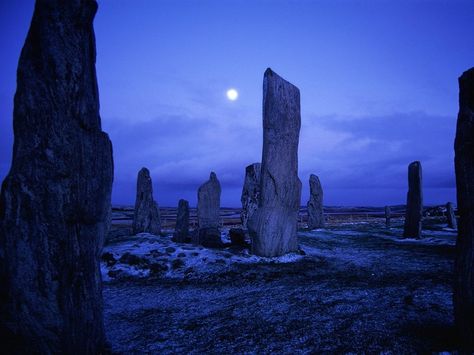 A beautiful moon over the Callanish Stones, on the Isle of Lewis in Scotland Scotland Wallpaper, Isle Of Lewis, Stone Circles, Mystical Places, Standing Stones, Standing Stone, Outer Hebrides, Scottish Islands, Ireland Scotland