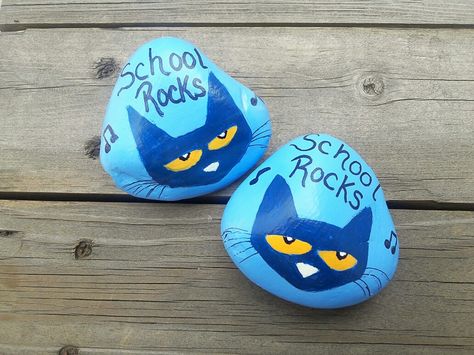 Back To School Painted Rocks, Cat Rocks, Corn Painting, Rock Creations, Rock Painting Supplies, Art Preschool, Rock Designs, Paint Rocks, Story Stones