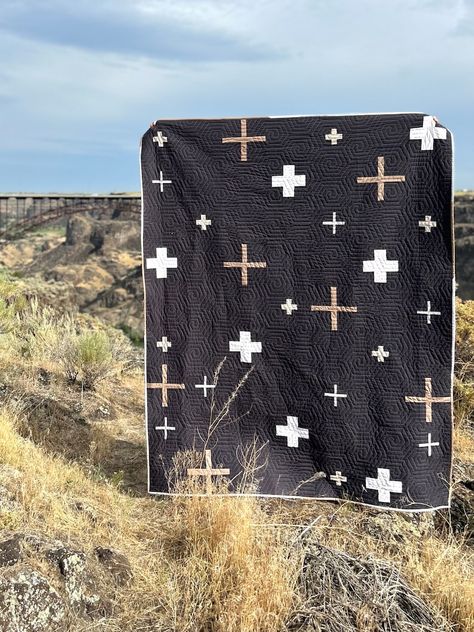 Callie Quilt Pattern-pdf - Etsy Modern Quilts Ideas, Neutral Quilts Ideas, Modern Boy Quilt, Saddle Stitch Booklet, Scandinavian Quilts, Cross Quilts, Camping Quilt, Neutral Baby Quilt, Neutral Quilt