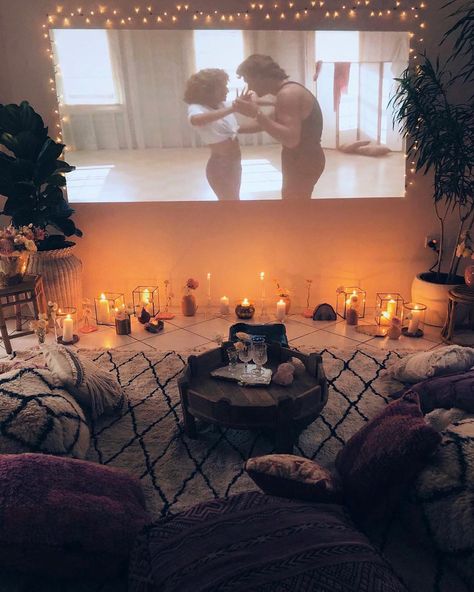 Hippie Tribe 🌸 on Instagram: “Movie night ✨📽🍿👯‍♀️🧡 @the.collection.co” Bohemian Bedroom Design, Backyard Movie Nights, Home Improvement Loans, Budget Home Decorating, Bohemian Bedroom, Online Furniture Shopping, Home Cinema, Elegant Home Decor, Notting Hill