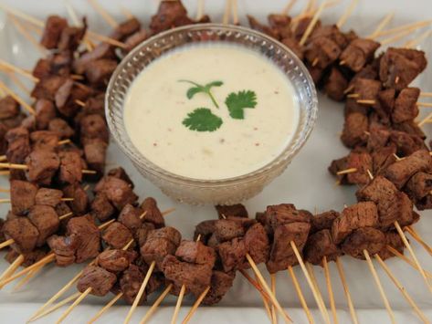 Asian Beef Skewers, Spicy Dipping Sauce Recipes, Appetizers Asian, Ree Drummond Recipes, Spicy Dipping Sauce, Beef Skewers, Asian Beef, Skewer Recipes, Pioneer Woman Recipes