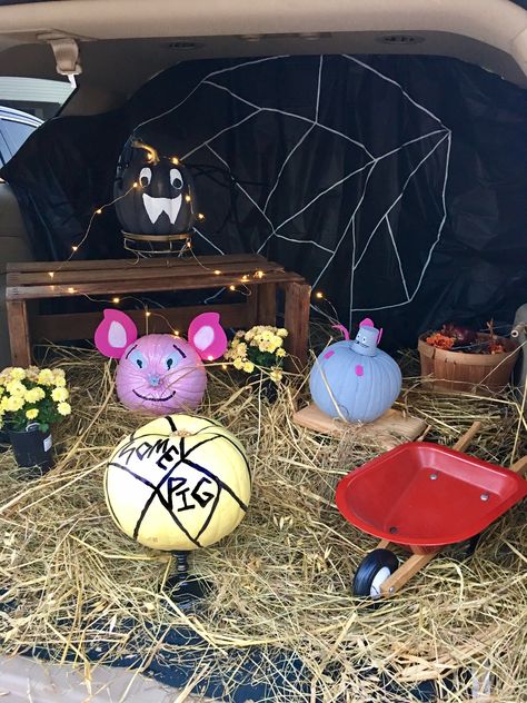 Charlotte Web Trunk Or Treat, Trunk Or Treat Charlottes Web, Charlotte's Web Trunk Or Treat, Charlotte’s Web, Garden Photography, Farm Decor, Trunk Or Treat, Garden Lovers, Garden Styles