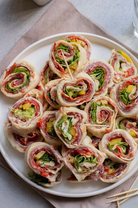 Italian Pinwheels - Recipes From A Pantry Caesar Salad Pinwheels, Healthy Pinwheels Lunch, Mini Italian Sandwiches, Sandwich Wheels, Finger Food Lunch Ideas For Adults, Pinwheels Sandwiches, Lunch Pinwheels, Italian Pinwheel, Easy Pinwheel Recipes