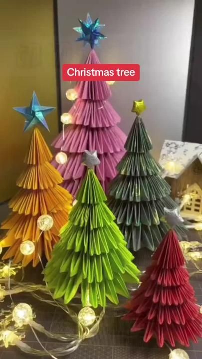 Happy Handicraft on TikTok Crismas Tree, Christmas Classroom Treats, Origami Paper Craft, Origami Christmas Tree, Paper Decorations Diy, Christmas Decorations Diy Crafts, Wall Christmas Tree, Paper Christmas Ornaments, Paper Flower Wall Decor