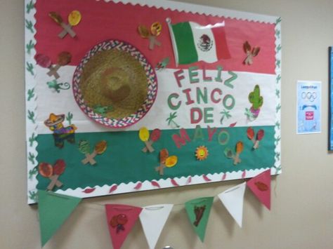 Cinco de mayo bulletin board by tammy erwin 5 De Mayo Bulletin Board Ideas, Cinco De Mayo Door Decorations Classroom, Cinco De Mayo Bulletin Board Ideas, Spanish Bulletin Boards, Mexican Poster, Mexico Theme, Back To School Displays, Classroom Door Decorations, Bilingual Teaching