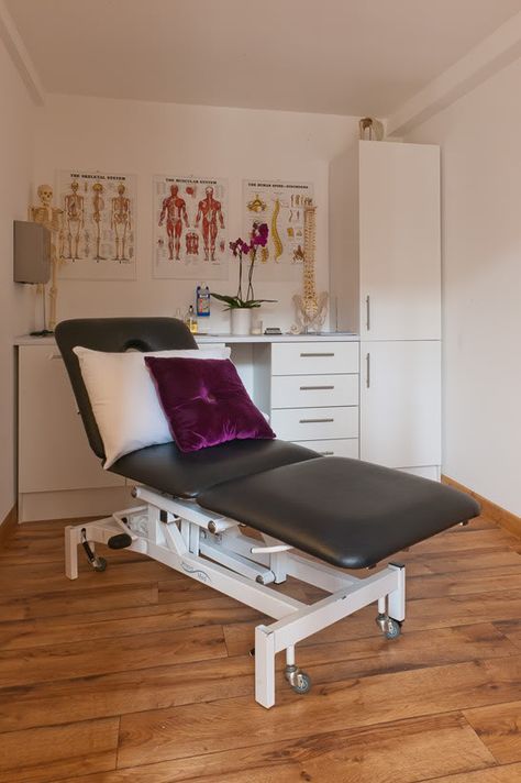 Our Stretch Physio & Sports Massage Clinic Sport Massage Room, Sports Therapy Room, Sports Massage Room Ideas, Physio Room, Room Esthetics, Aesthetician Room, Facial Clinic, Physiotherapy Room, Anatomy Posters