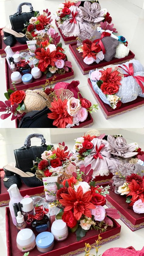 Diy Hantaran, Hantaran Ideas, Dulang Hantaran, Hantaran Pernikahan, Wedding Gift Hampers, Creative Wedding Gifts, Gifts Wrapping, Wedding Gifts Packaging, Gifts Wrapping Diy