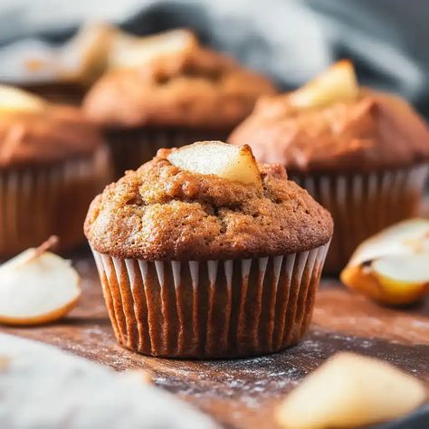 Discover our spiced pear muffins recipe! Perfect for cozy autumn mornings or afternoon treats. Learn how to bake these delicious, aromatic muffins Pear Muffins Recipes, Pear Desserts, Pear Recipe, Dizzy Cook, Pear Dessert Recipes, Monkey Bread Muffins, Pear Muffins, Sticky Buns Recipes, Pecan Sticky Buns