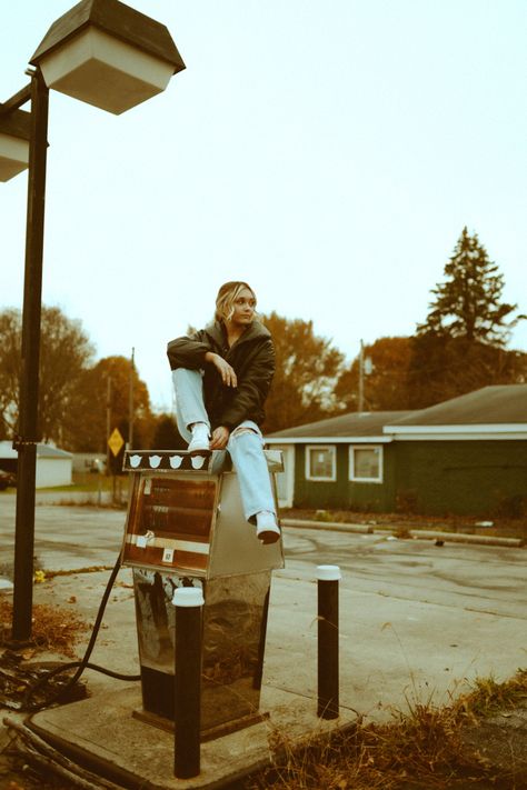 Abandoned Gas Station Photoshoot, Old Gas Station Photoshoot, Senior Portraits College, Gas Station Photoshoot, Abandoned Gas Station, Station Photography, Western Photo Shoots, Cowgirl Photoshoot, Western Photo