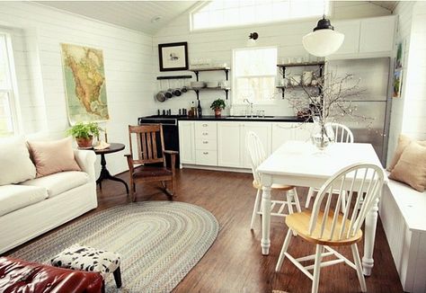 All  you need in one room! Pretty , too.--Assortment Living Small blog tiny house (8) Cabin Kitchen, Open Kitchen Shelves, Cabin Kitchens, Small Space Kitchen, Tiny House Movement, Tiny Spaces, Tiny House Living, Tiny Living, Small Space Living