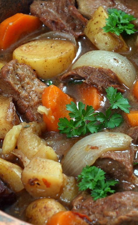 Irish Stew Recipe, Lamb Stew Recipes, Irish Beef Stew, Irish Recipes Traditional, Bon Appetite Recipes, Irish Beef, Irish Stew, Lamb Stew, Desi Food