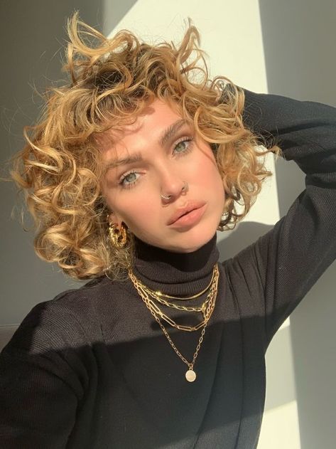 Short Curly Hairstyles That Will Make You Rethink Your Long Hair Short Curly Bleached Hair, Blond Curly Bob, Short Curly Hair Blonde, Blond Short Hair, Blonde Baby, Classic Knitwear, Short Curly Hairstyles, Blonde Curls, Latest Hair Trends