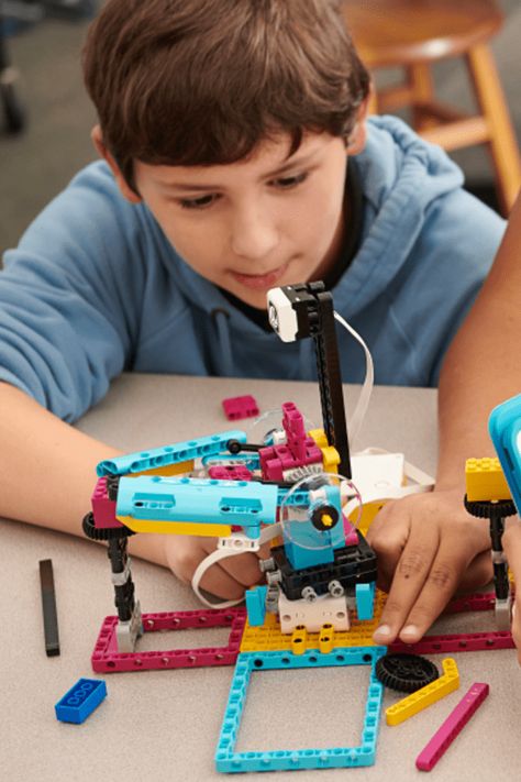 You Can Now Build a Robot That Can Dance and Tell You the Weather Thanks to This Brand-New Lego Set Robotics For Kids, Lego Robotics, Lego Camp, Build A Robot, Lego Wedo, Best Lego Sets, Lego Education, Middle Schoolers, Lego Robot