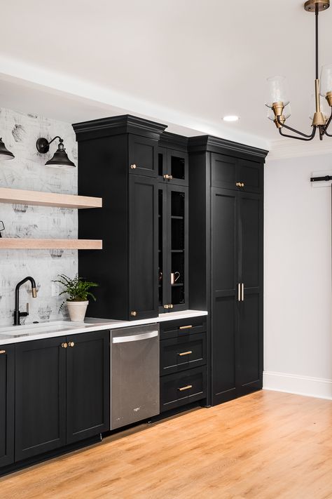 Black Stainless Refrigerator, Modern Kitchenette, Black Cabinetry, Stainless Appliances Kitchen, Black Stainless Appliances, Black Modern Kitchen, Black Stainless Steel Kitchen, Stained Kitchen Cabinets, Modern Black Kitchen