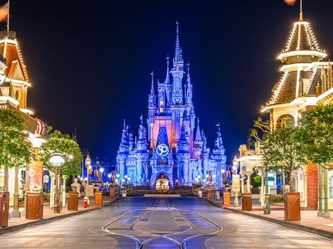 Closing Time on Main Street Magic Kingdom 3_30_2022 Magic Kingdom Main Street, Main Street Wallpaper, 2023 Disney World, Street Magic, Kids' Vacation, Disney World Tickets, Disney World Hotels, Perfect Job, Kingdom 3