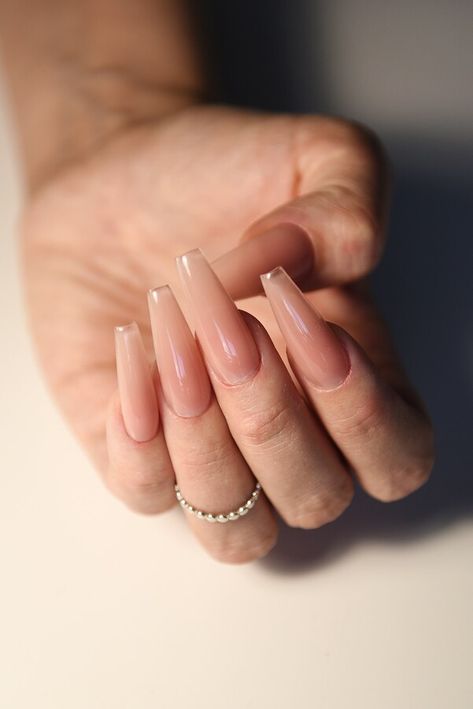 25+ Gorgeous Nude Nails You Can Wear Year Round | Le Chic Street Ongles Beiges, Beige Nails Design, Hottest Nail Trends, Neutral Nail Designs, Nude Nail Designs, Beige Nails, Nails Fake, Classy Acrylic Nails, Cute Summer Nails