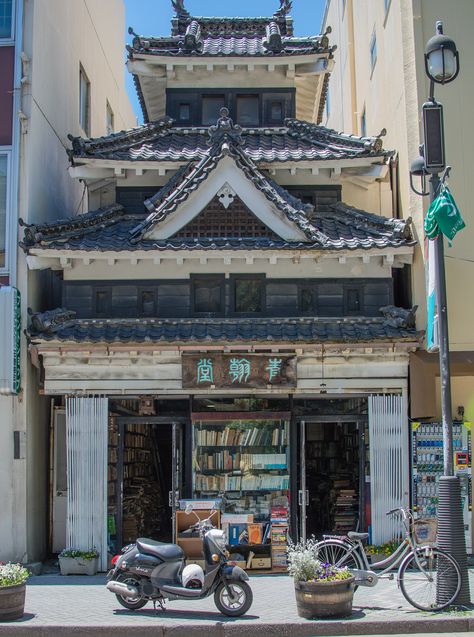 Japanese Buildings, Japanese Shop, Building Aesthetic, Japan Architecture, Japan Street, Japan Photography, Japanese Store, Japan Aesthetic, Aesthetic Japan