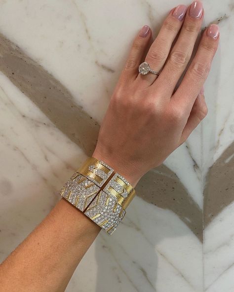 Celebrity Engagement Rings, Italian Engagement Ring, Wrist Game, Different Engagement Rings, Bold Accessories, Rosie Hw, Engagement Ring Prices, Rosie Huntington, Wrist Jewelry