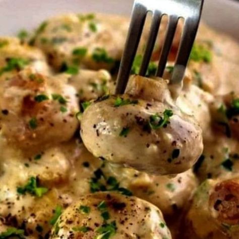 Mushroom Garlic Parmesan - MAKINGOURLIFEMATTER Garlic Parmesan Mushrooms, Parmesan Mushrooms, Recipes Mushrooms, Creamy Garlic Mushrooms, Free Keto Meal Plan, Mushroom Dish, Creamy Parmesan, Garlic Mushrooms, White Mushrooms