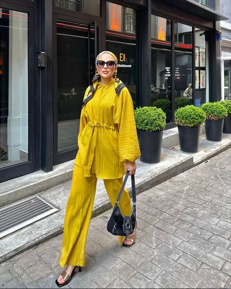 Turban Hijab Outfit, Yellow Hijab, Summer Hijab Outfits, Hijabi Summer, Summer Modest Outfits, Hijab Outfit Summer, Outfits Guide, Modest Winter Outfits, Morocco Fashion