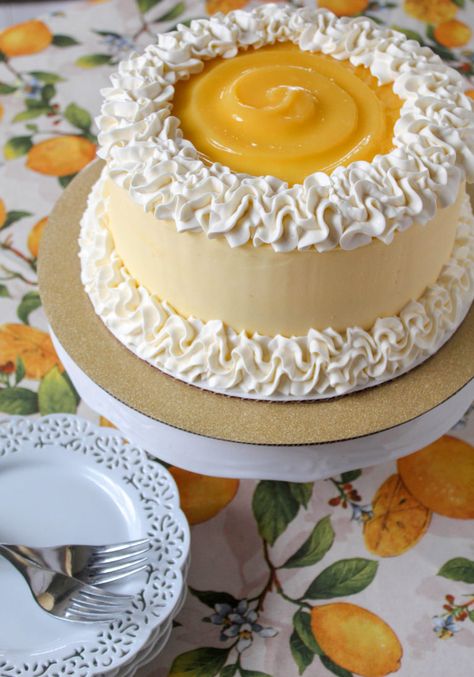 Lemon Curd Cream Cake - Recipes Inspired by Mom Lemon Curd Cream, Cake With Lemon Curd Filling, Explosion Cake, Lemon Whipped Cream, Cake With Lemon Curd, Lemon Mascarpone, Lemon Curd Cake, Whipped Cream Cheese Frosting, Roll Cakes