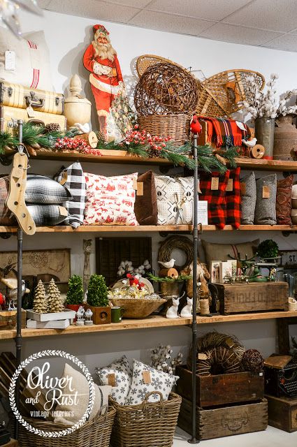 Gift Shop Displays, Vintage Store Displays, Muebles Shabby Chic, Christmas Booth, Antique Booth Displays, Antique Booth Ideas, Design Café, Craft Show Displays, Vintage Display