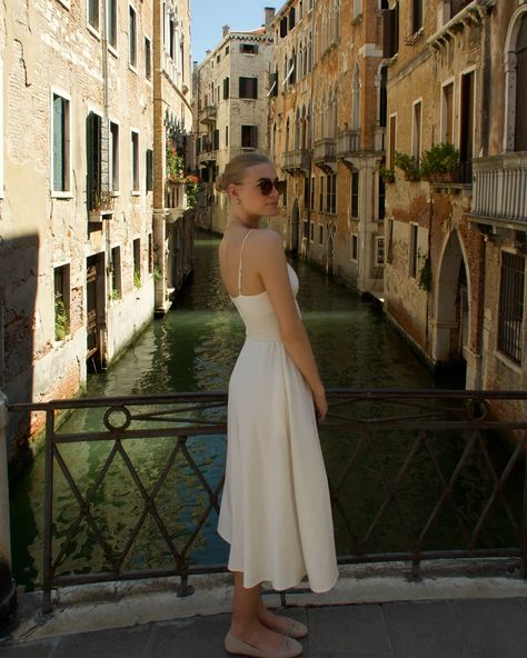 Venice views 🚤 #ootd #ootdvacation #summeroutfit #summervacation #vacation #summervibes #cleangirlaesthetic #cleangirl #modellife #modelblog #travelblogger 2025 Vision, Elba, Model Life, Summer Vacation, Travel Blogger, Summer Vibes, Venice, Vision Board, Summer Outfits