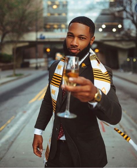 Holy Grail Graduation Photography Men, Men Graduation Outfit, Graduation Shoot Ideas, Male Graduation, Graduation Pic Ideas, College Graduation Pictures Poses, College Graduation Photoshoot, College Graduation Photos, Graduation Photography Poses