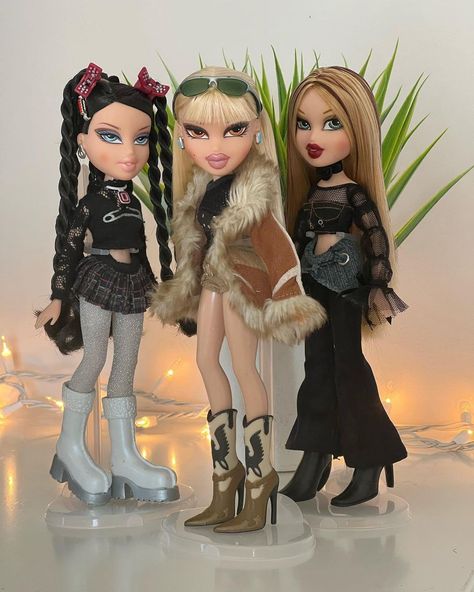 Bratz Outfit, Doll Restyle, Bratz Outfits, Bratz Fashion, Bratz Doll Outfits, Brat Doll, Venus Fashion, Bratz Girls, Bratz Inspired Outfits