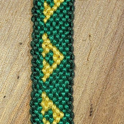 Zelda Bracelet Pattern, Zelda Friendship Bracelet Pattern, Legend Of Zelda Alpha Pattern, Bracelet Patterns Normal, Zelda Bracelet, Loz Link, Brazilian Bracelet, Crochet Stitches For Beginners, Alpha Patterns