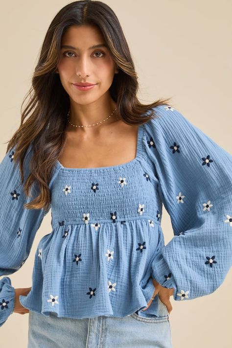 This squareneck embroidered babydoll top is perfect for adding a touch of femininity and style to your wardrobe. The square neckline and delicate embroidery make it a versatile piece that can be dressed up or down, depending on the occasion. Babydoll Top Outfit, Chenille Dress, Black Babydoll, Modest Tops, Delicate Embroidery, Crop Top Casual, Floral Outfit, Babydoll Top, Vintage Casual