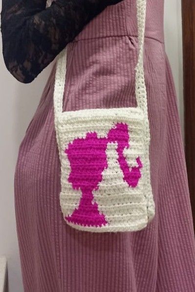 Barbie Tapestry, Crochet Tapestry Bag, Crochet Jumper Pattern, Jumper Pattern, Crochet Jumper, Barbie Crochet, Jumper Patterns, Tapestry Bag, Crochet Purse