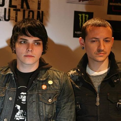 Gerard Way (My Chemical Romance) & Chester Bennington. Linking Park, Linkin Park Chester, Mike Shinoda, Chester Bennington, Heavy Metal Music, Music Humor, Gerard Way, Nu Metal, Linkin Park