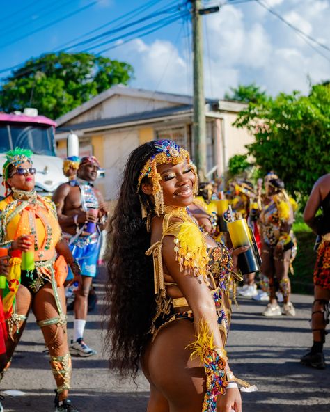 Ah love it here! 🇦🇬 #antiguaandbarbuda #antiguacarnival #home #frontline Carribean Culture Aesthetic, Carnival Poses, Carnival Dancers, Caribbean Carnival, Caribbean Culture, Unique Faces, Indian Culture, Island Vibes, Antigua And Barbuda