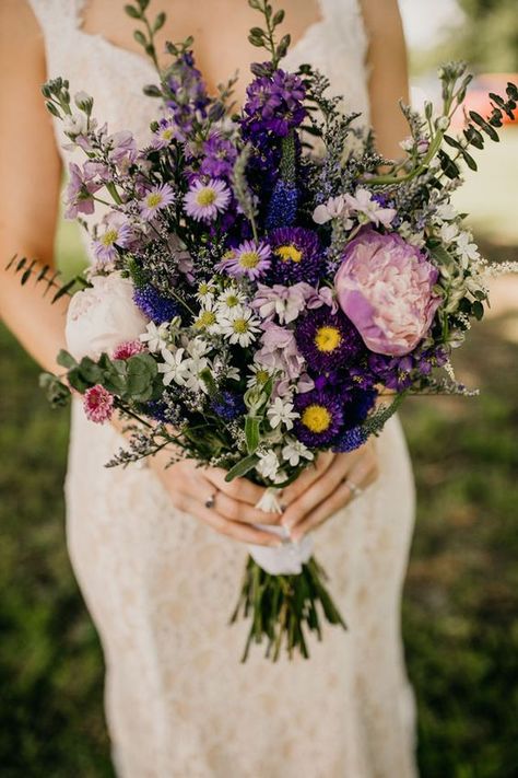 Daisy And Purple Wedding Bouquet, Purple Wildflower Wedding Bouquet, Lilac Wildflower Bouquet, Lavender Wildflower Wedding, Lavender Wildflower Bouquet, Lavender And Daisy Bouquet, Purple Wildflower Bouquet, Country Wedding Bouquet, Bouquet With Lavender