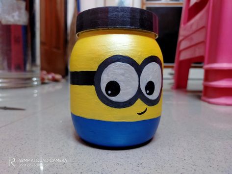 Minion Pot Painting, Kitchen Art Diy, Minion Painting, Minion Drawing, Bottles Decoration Diy, Pista Shell Crafts, Diy Minions, Minion Theme, Diy Crafts Love