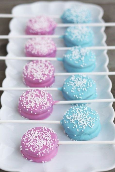 Gender Reveal Food, Oreo Cookie Pops, Baby Shower Treats, Spring Cookies, Oreo Pops, Cookie Pops, Baby Shower Inspiration, Homemade Valentines, Shower Food