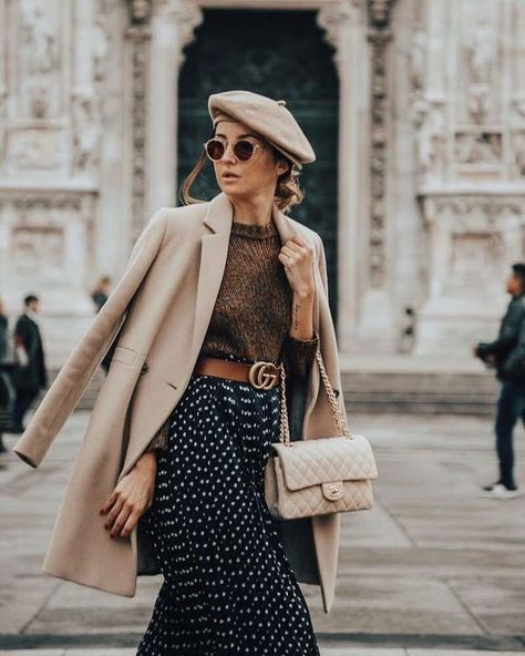 hat, belt, bag How To Wear Belts, Stile Boho Chic, Mode Tips, Paris Chic, Berlin Fashion, Moda Paris, Looks Street Style, Business Outfit, Parisian Chic