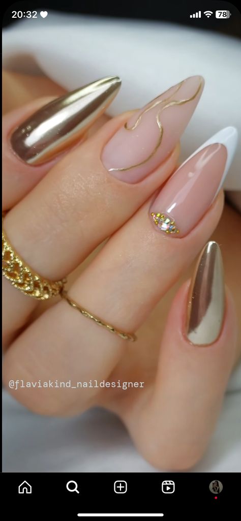 Rounded Almond Acrylic Nails, New Years Eve Nails Ideas Classy Almond, White And Gold Nails Almond, Gold Nude Nails, Gold Ombre Nails, Golden Nails Designs, Nail Design Gold, Golden Nails, Fancy Nails Designs