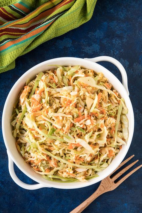 Horseradish Coleslaw Recipe, Coleslaw Spicy, Horseradish Mayo, Spicy Coleslaw, Spicy Dressing, Cabbage Carrot, Slaw Dressing, Coleslaw Dressing, Shredded Cabbage