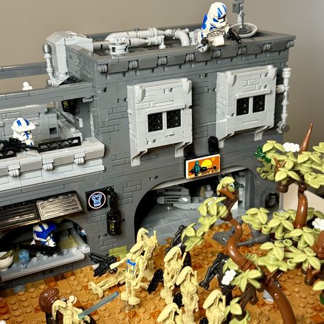 New MOC: Clones Wars Here’s a preview of my new Clone Wars MOC, full of details and custom accessories. I had planned several of the buildings — a noodle shop, garage, bar, and club — and then Firestar Toys launched their SW Cantina pack of amazing signs, which was perfect timing. Now, each building has a proper sign in Aurebesh. My 96x48 MOC features Anakin and Snips leading a sneak attack in an old town center. They are leading a squad from the 501st and attacking 3 squads of Battle Droi... Lego Clone Wars Moc, Lego Clones, Lego 4, Lego Knights, Sneak Attack, Lego Military, Perfect Timing, Lego Star, Star Wars Clone Wars