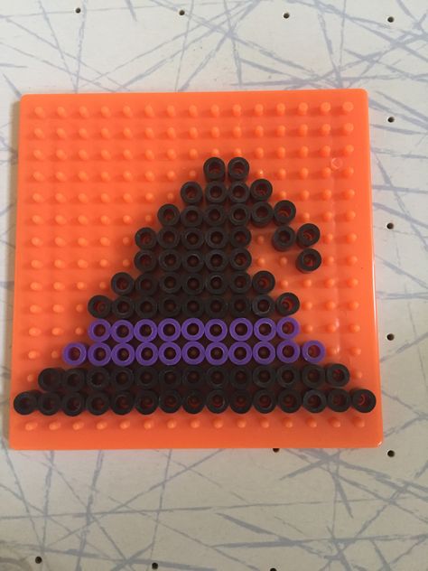 Beads Patterns, Halloween Witch Hat, Bead Ideas, Pixel Art Pattern, Perler Patterns, Perler Bead Patterns, Perler Bead, Hama Beads, Witch Hat