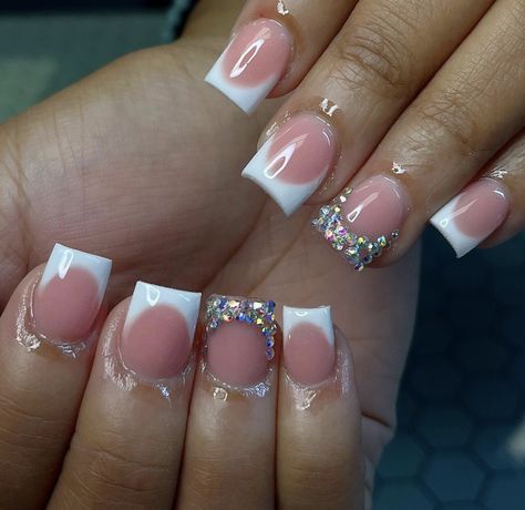 Simple Short Sets, Cute Short Acrylic Nails Black Women, One Nail Rhinestone Design, Short French Bling Nails, Blinged Short Nails, French Tip Nails Sliver, Small Bling Nails, Short Nails Acrylic With Rhinestones, Short Square Acrylic Nails French Tips With Gems