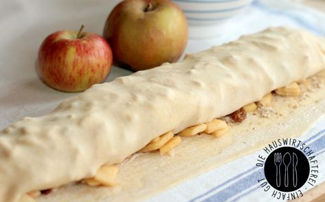 Basic: STRUDELTEIG – die hauswirtschafterei Strudel Recipes, Apple Strudel, Cake Packaging, Brownie Bar, Bbq Recipes, Cookie Cake, Fruit Cake, Cakes And More, Baked Goods