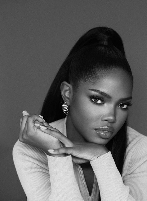 Ryan Destiny, Headshots Women, Headshot Poses, Beautiful Photoshoot Ideas, Black Actresses, Lauryn Hill, Business Photoshoot, Glam Photoshoot, Birthday Shoot