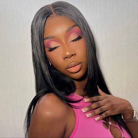 White Eyeshadow Under Eye, Simple Pink Eyeshadow Looks Black Women, Full Face Makeup Black Women, Eyeshadow Looks For Dark Skin, Black Women Eyeshadow, Black Barbie Makeup Look, Eyeshadow Looks For Black Women, Eyeshadow Black Women, Black Barbie Makeup