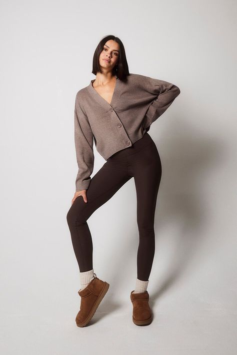 Brown Leggings Outfit, Chocolate Brown Leggings, Dark Brown Leggings, Black Leggins, Leggings Outfit Winter, Under Armour Outfits, Teenage Clothing, Brown Leggings, Leggings Outfit